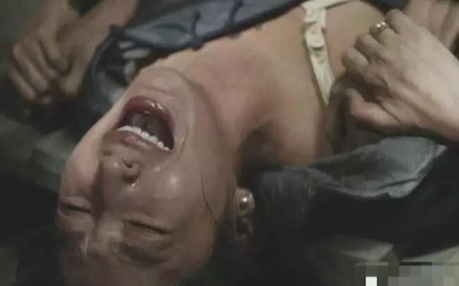 撕开她的衣服:一段令人痛心的真实故事