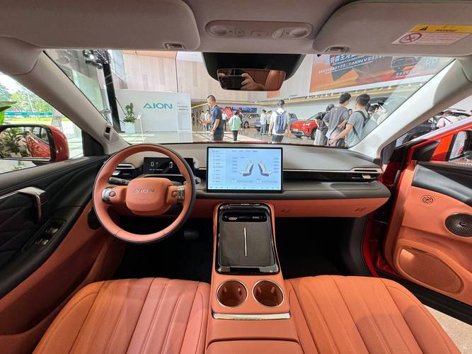广汽Aion3 0:高精地图加持的自动驾驶体验