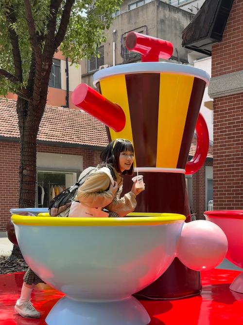 变身夏日V1.37游戏介绍:和TS室友的火辣暑假