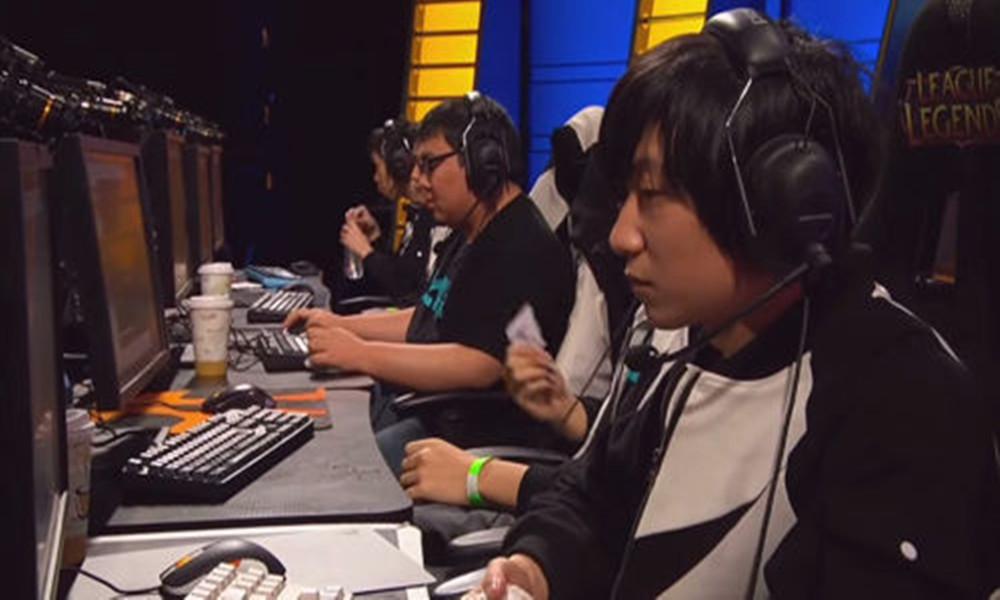 LMQ战队传奇:那些年我们一起追过的电竞梦