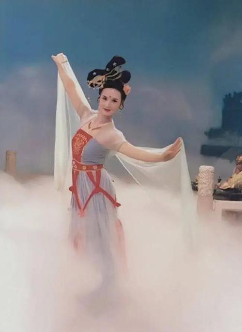 谁有嫦娥没穿衣服的图片?高清无水印的!