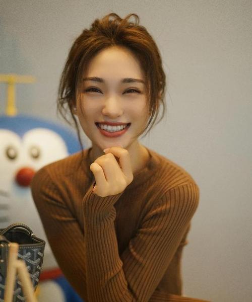 超级蓝颜:他如何征服一群魅力四射的美女