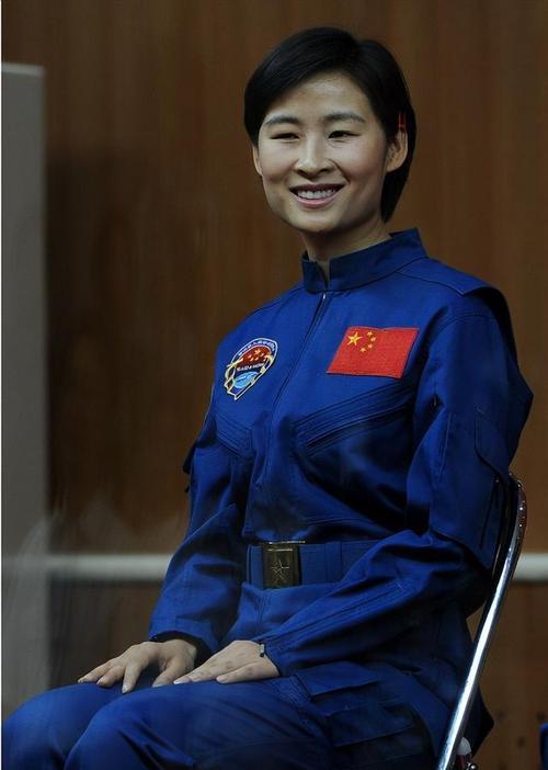 探秘:我国首位升空女航天员刘洋所在的机组是哪个?