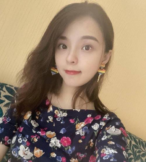 炉石老板娘萌太奇:电竞女神的传奇人生