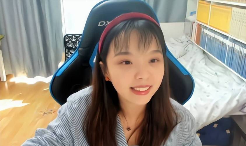 炉石老板娘萌太奇:电竞女神的传奇人生