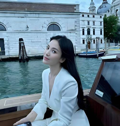 超级蓝颜:他如何征服一群魅力四射的美女