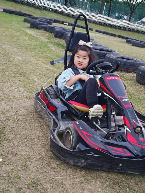 刺激!圣诞老人卡丁车比赛,谁是冠军?