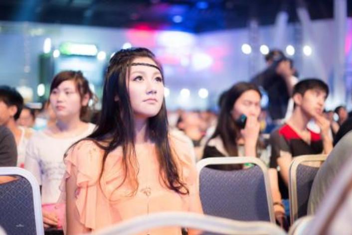 深扒小仓LOL:游戏之外的精彩人生与蜕变