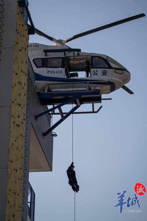 红警2飞机实战技巧：教你用飞机轻松制霸战场