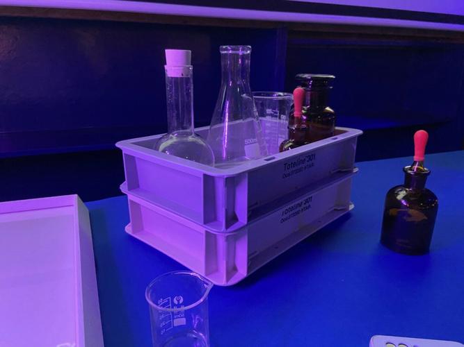 蓝色药水：日韩剧里的神秘道具是什么？