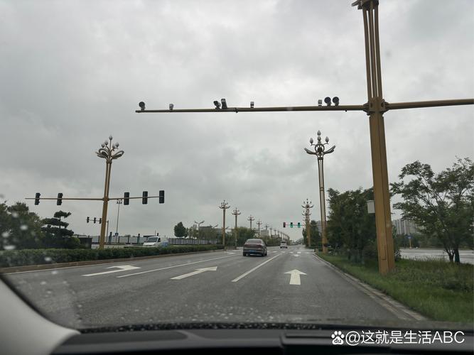 红绿灯与汽车:谁先出现?揭秘交通工具发展史