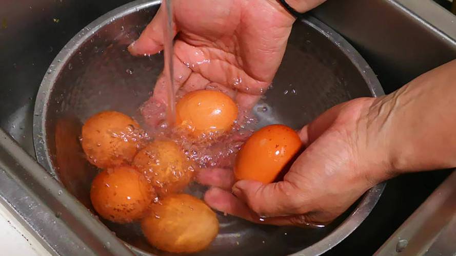 鸡蛋买回家要不要洗?专家教你正确保存鸡蛋的方法!