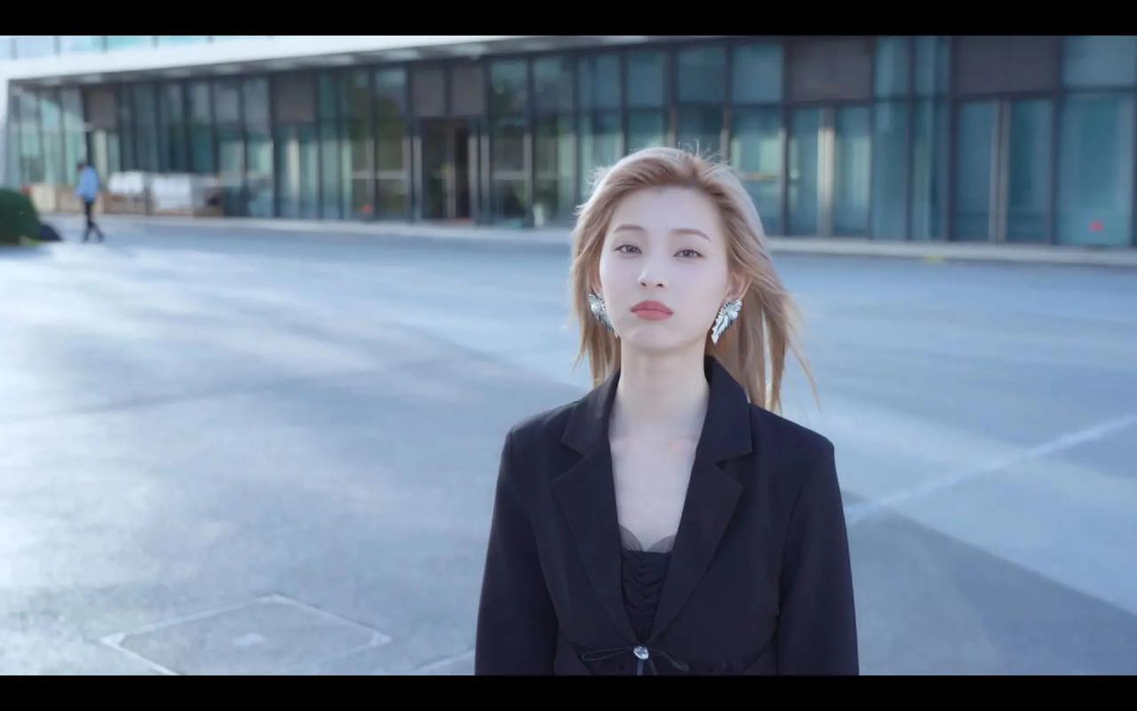 完蛋我被美女包围了原著:那些令人窒息的美女们