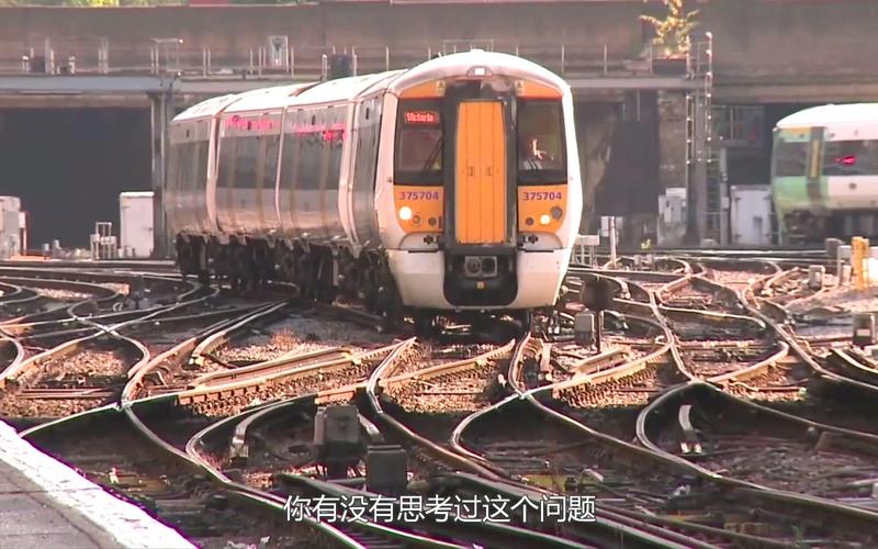 火车和铁轨的发明顺序是怎样的？意外的答案！