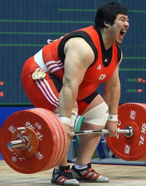 举重运动员为啥要大喊?这背后的科学原理你了解吗?