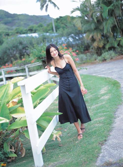 日奈娇官网：最新写真及资讯，持续更新不断惊喜！