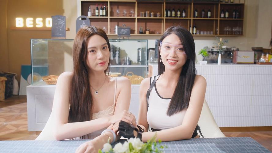 我靠双修拯救世界游戏介绍:全新互动影游体验