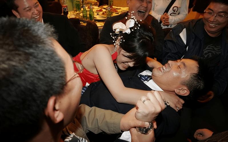 想玩婚闹?这里提供婚闹游戏下载地址!