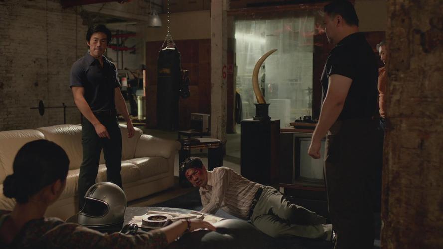 监禁女王最新剧情：体验刺激的典狱长生活