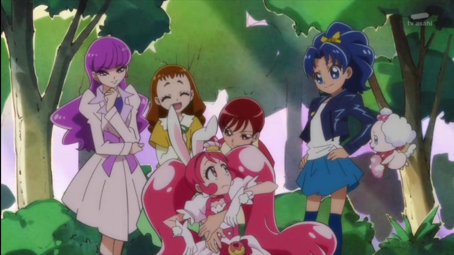 甜心女孩的时尚进化:热辣风格的可爱演绎