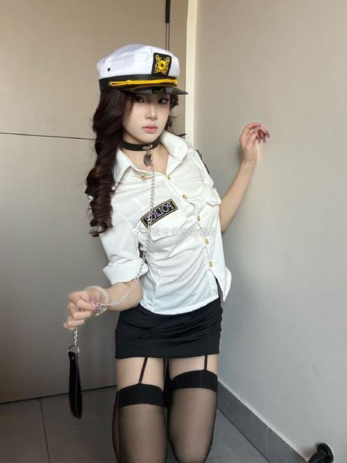 寻找辣妹COS疯狂安卓汉化，高清资源免费下载