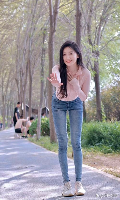 我的性感邻居最新爆料:她竟是公司老总?