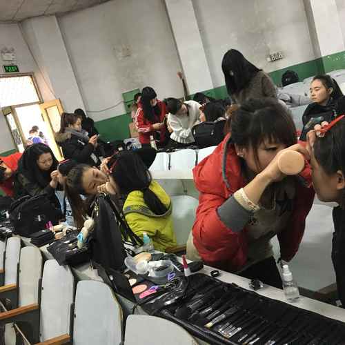 你知道裸体学院/裸体学校官方网站吗?一探究竟!