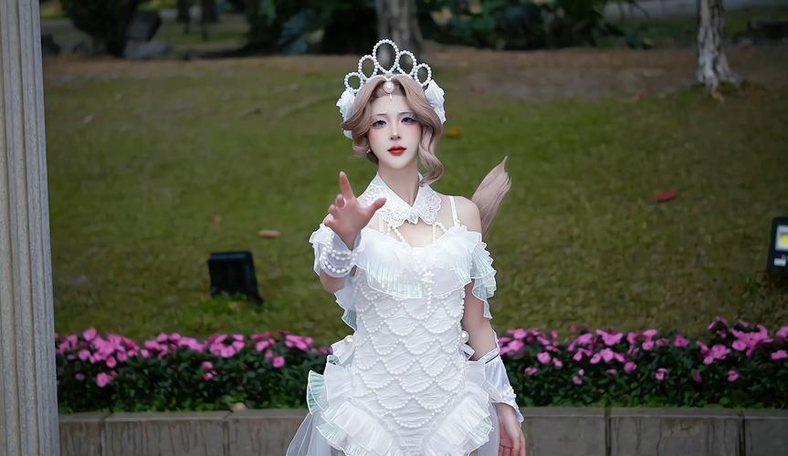 想看新婚妻子Cosplay?教你轻松下载高清图片