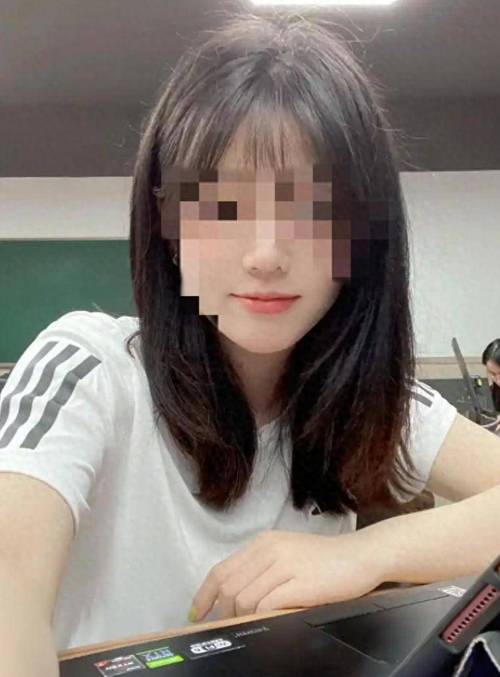 深度探讨:女大学生沉迷游戏现象的社会影响