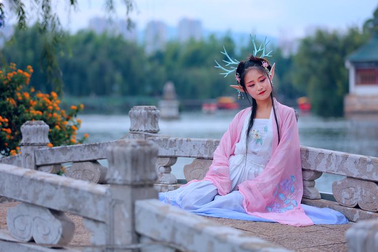 最火都市媚影绅士游戏:彩云篇震撼来袭!