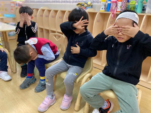 想玩闭着眼睛游戏？这篇攻略教你如何操作