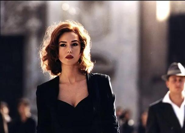 买房新妻莫妮卡版本大全：哪个版本最好玩？