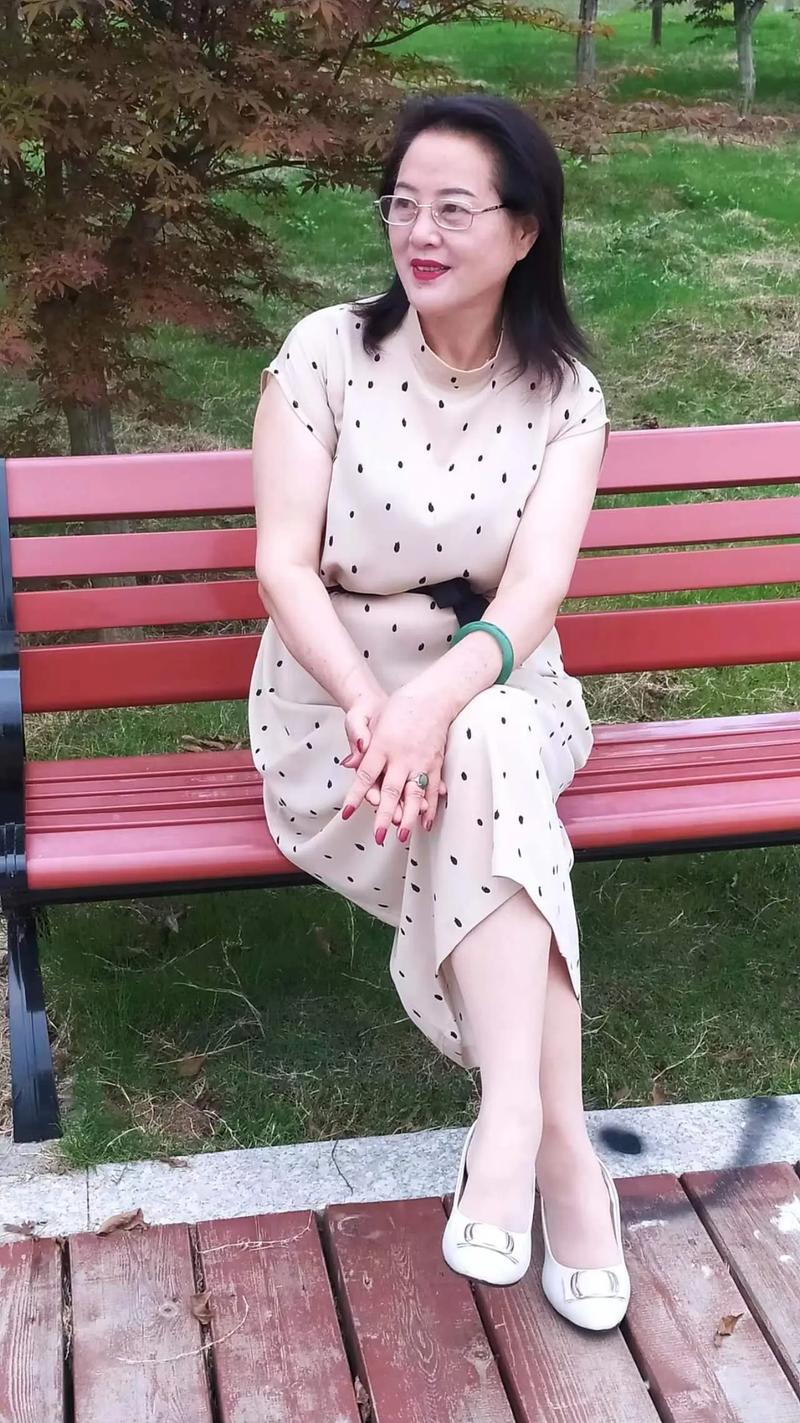 徐娘半老第一季安卓汉化版下载,轻松畅玩欧美SLG