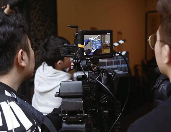 导演请拍摄各种各样的我游戏官网:你就是电影界的掌控者