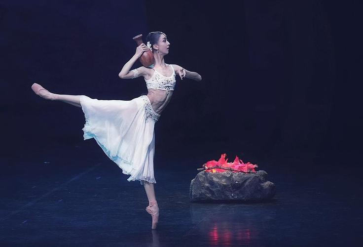 舞姬最新动态：精彩演出与幕后故事抢先看