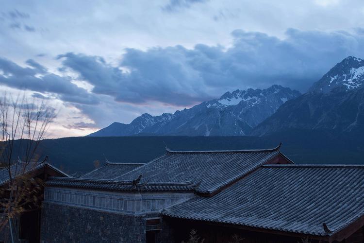 最火爆的雪山别墅和三个女孩的做爱假期安卓游戏，等你来玩