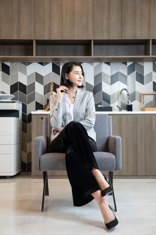 职场女友带回家安卓版下载:开启你的浪漫之旅