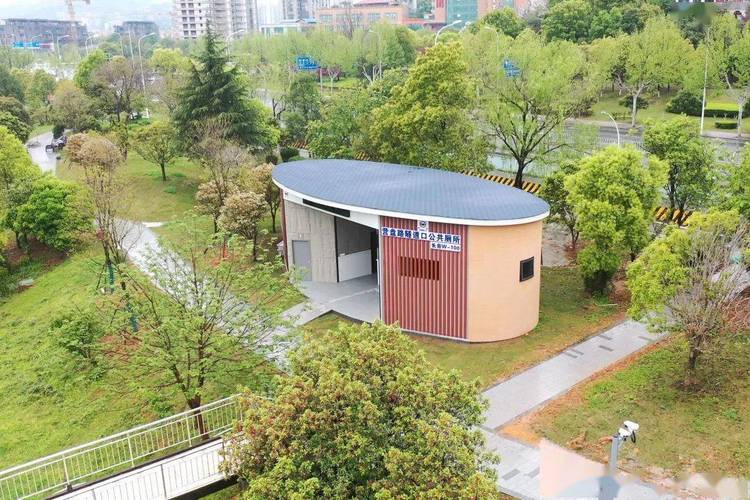 夏日小公园的厕所官方网站：游戏下载及玩法攻略