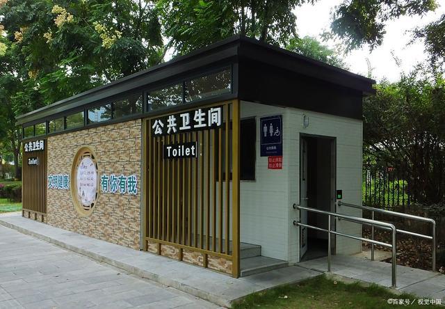 夏日小公园的厕所最新版本v1.30:高自由度模拟游戏