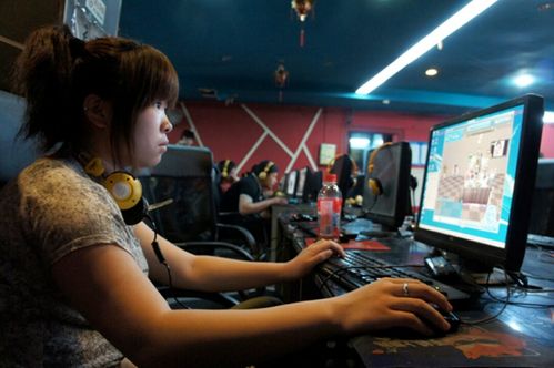 女大学生沉迷游戏?版本大全帮你了解游戏真相