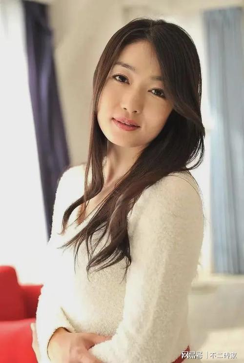 偶像人妻最新动态:她结婚了?粉丝们都炸锅了!