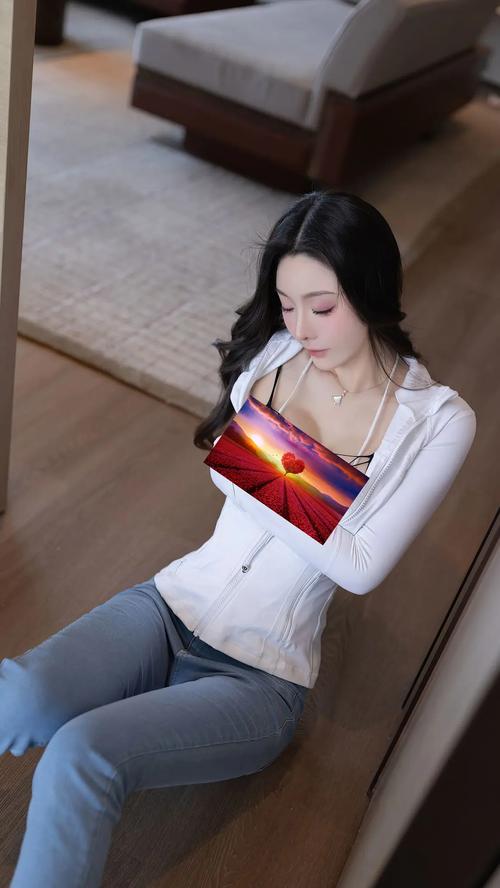 小逗逗最新COS照：职场风穿搭惊艳全场，气质满分！