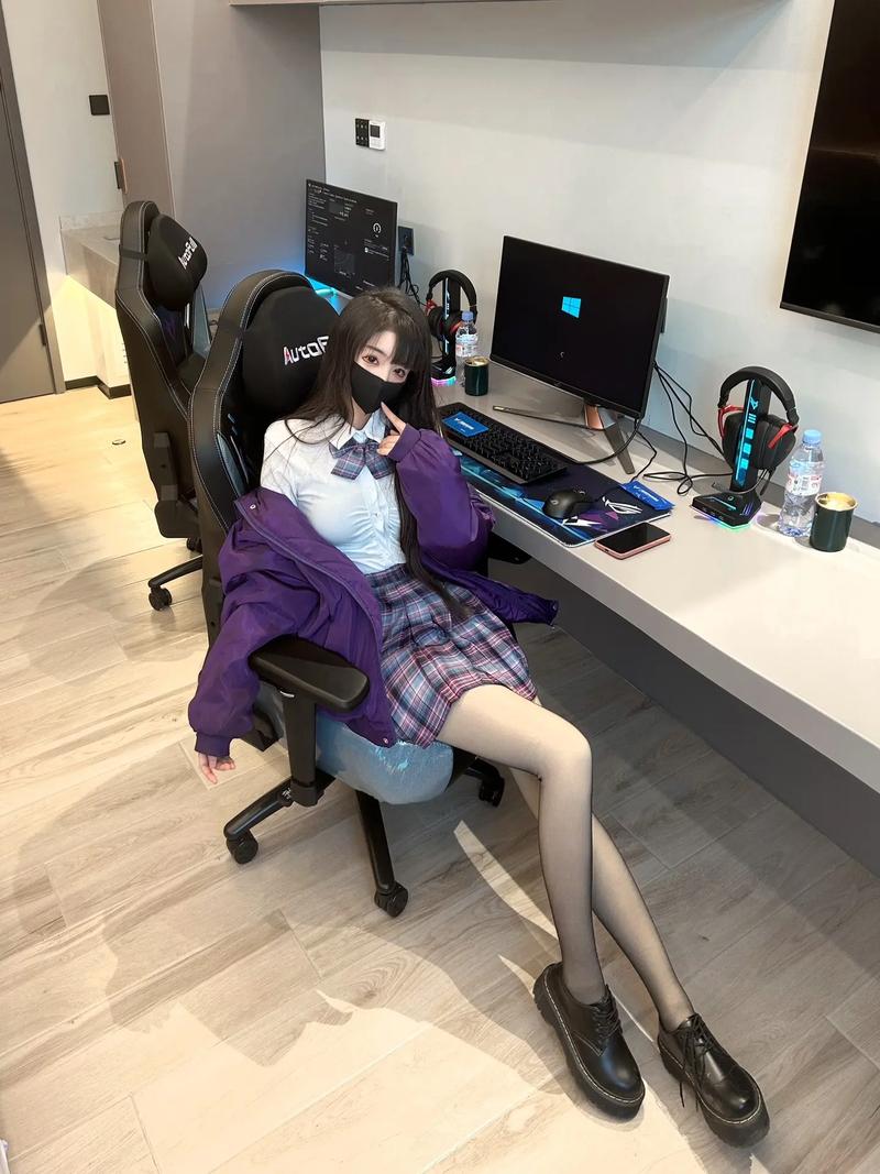 想玩在员工室与JK度过的日常？这里有官网！