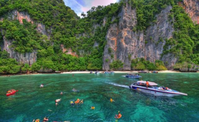 想下载雨季官方正式版最新版?这里有!