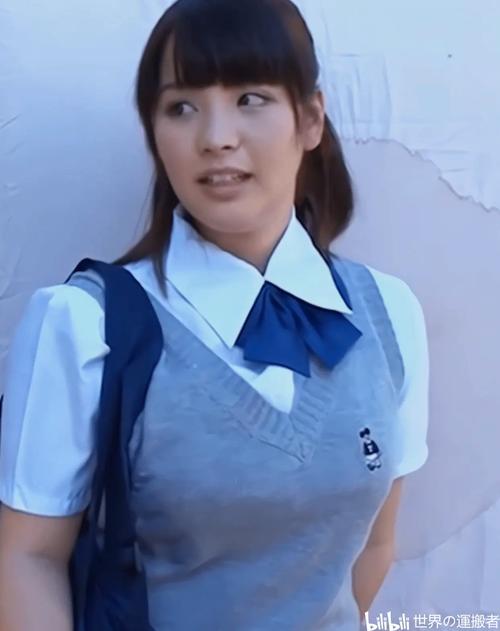 与女大生的同居生活最新体验：宅男工程师的逆袭之路