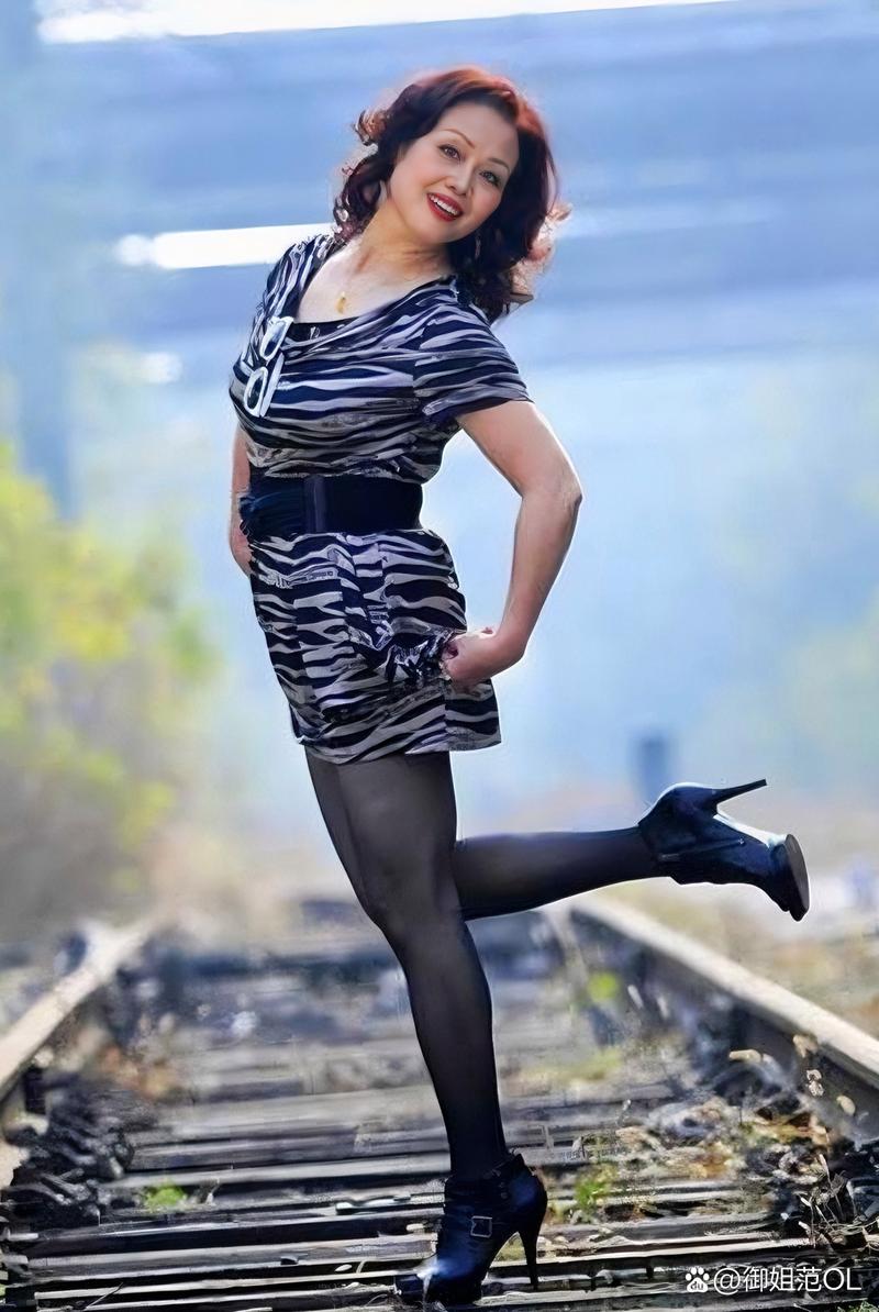 探秘徐娘半老最新版本：展现成熟女性的独特风采