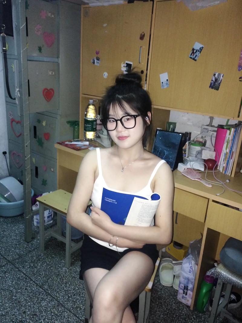 女大学生沉迷官方正式版下载最新版:别错过这款热门游戏