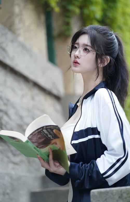 女孩收藏家更新地址:高清资源免费观看