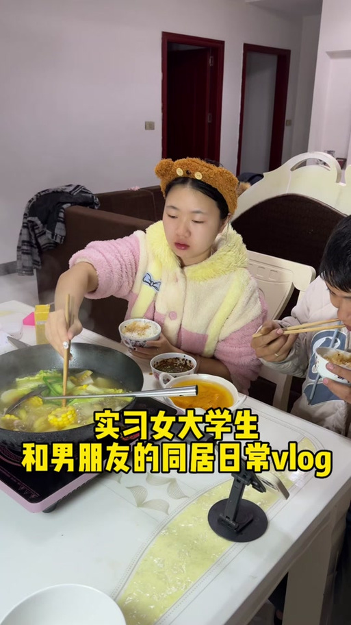 与女大生的同居生活官方网站:体验精彩同居日常