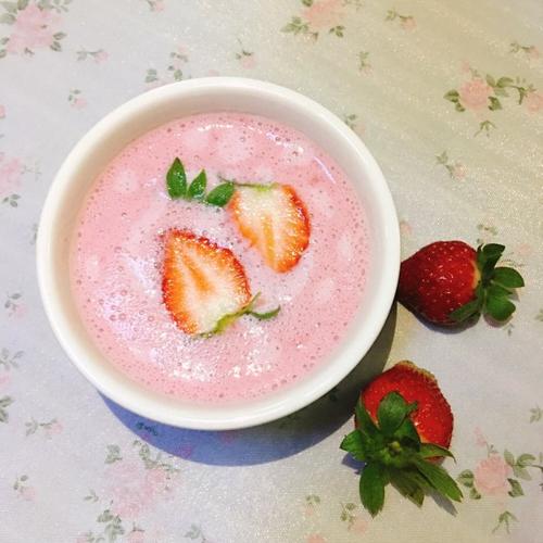 想知道草莓粥粥最新版本?这里有答案!